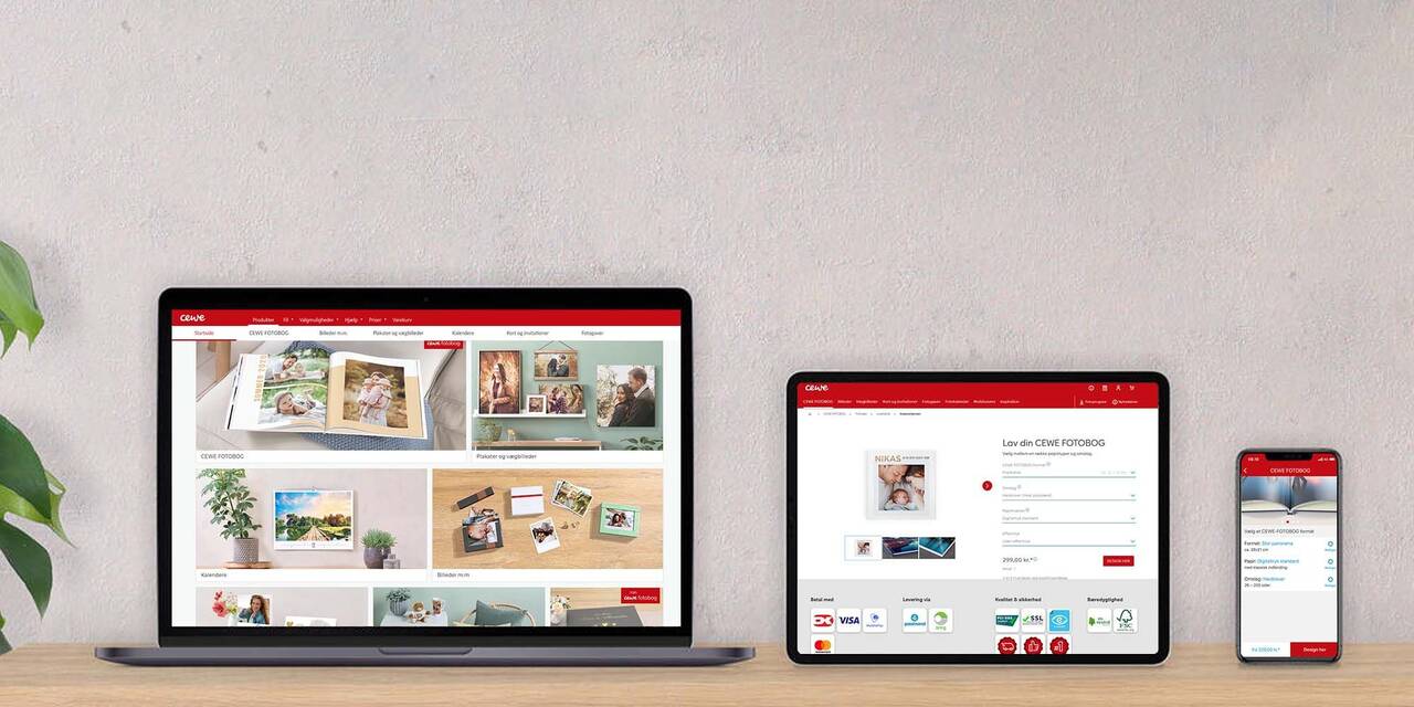 Datamaskin, tablet og smarttelefon står side ved side og viser hvor du kan lage fotoboken din